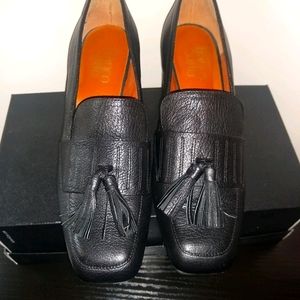 Black block heel shoe